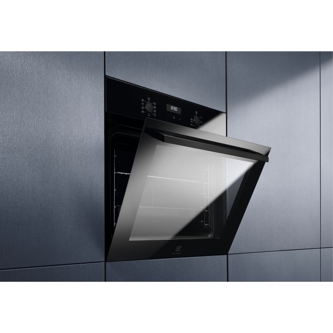 Oven with catalytic converter Electrolux EOF5C50BZ 65 L black