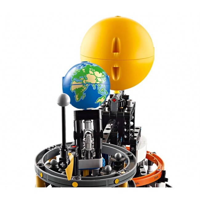 LEGO TECHNIC 42179 Planet Earth and Moon in Orbit