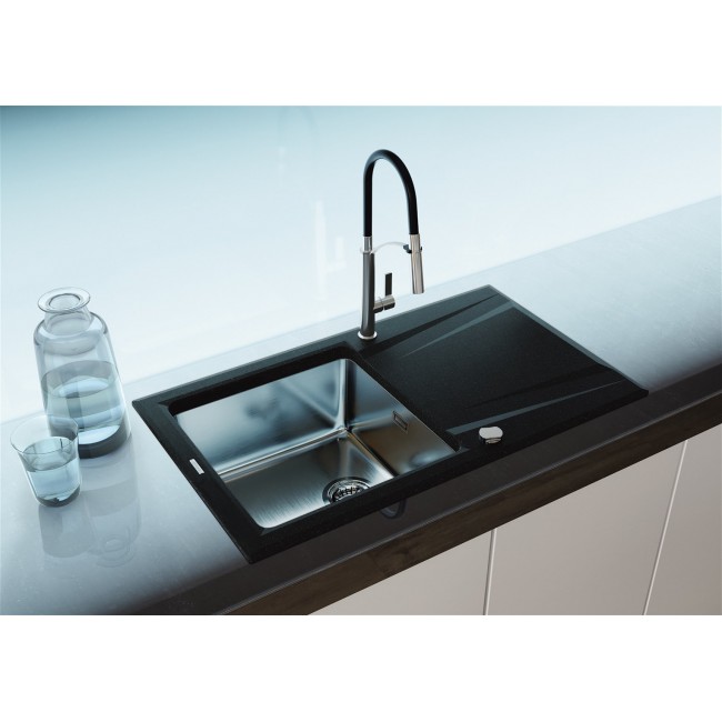 Kitchen faucet with pull-out spout
