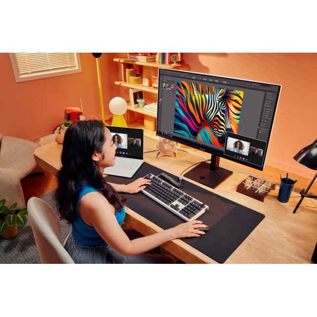 HP OMEN Transcend 31.5 inch UHD 240Hz OLED Gaming Monitor - Transcend 32 HP OMEN Transcend 31.5 inch UHD 240Hz OLED Gaming Monitor - Transcend 32