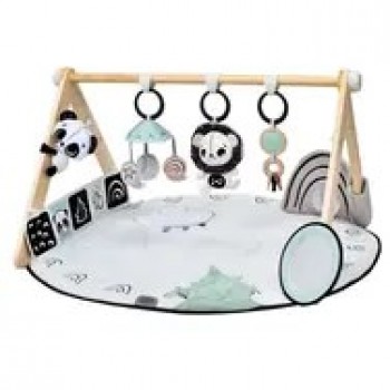 Kocyk Tiny Love Play z drewnianym trapezem Czarno-bia y / od urodzenia