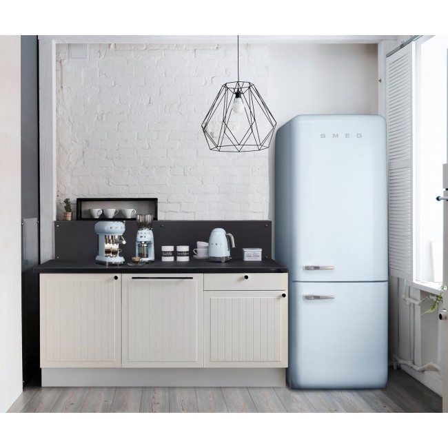 Smeg 50's Style Kettles KLF04PBEU Pastel Blue