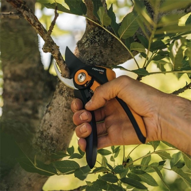 Fiskars Plus SmartFit P541 Garden Bypass Shears Black, Orange