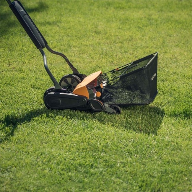 Fiskars StaySharp Max manual reel mower 46 cm