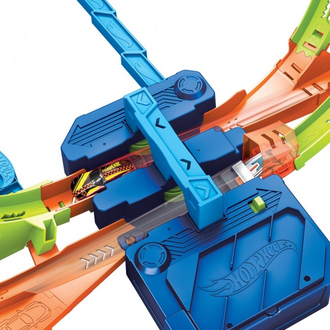 Hot Wheels Stunt Tracks Hypersphere Crash with 1 Die-Cast Car in 1:64 Scale Hot Wheels Stunt Tracks Hypersphere Crash with 1 Die-Cast Car in 1:64 Scale