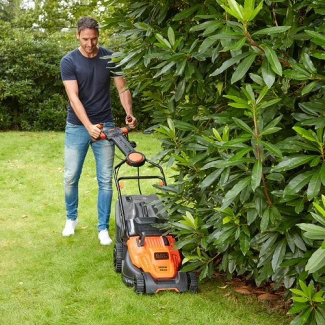 Black & Decker BEMW481ES Push lawn mower AC Orange