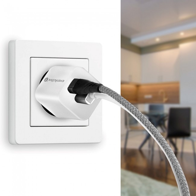 everActive GaN SC-390Q wall charger with USB QC3.0 socket and USB-C PD PPS 30W
