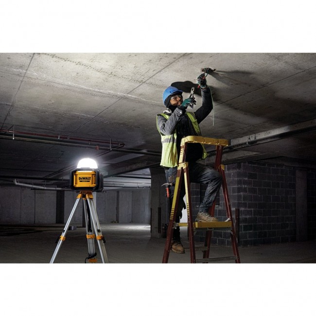DeWalt cordless construction spotlight