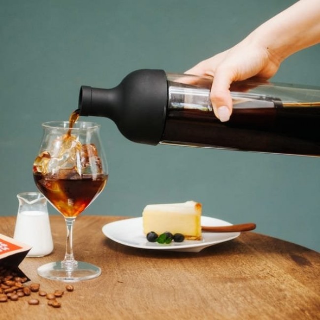HARIO 750ml Cold Brew Bottle with Filter, Black HARIO 750ml Cold Brew Bottle with Filter, Black