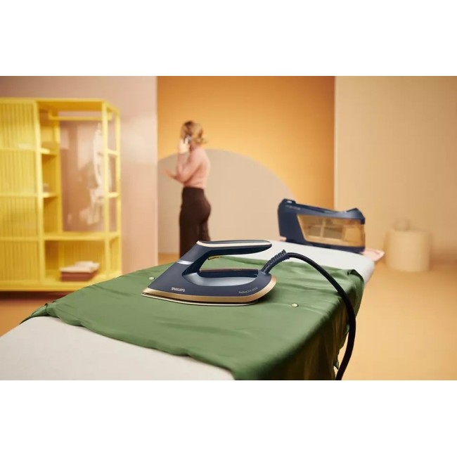 Philips PerfectCare 6000 Series PSG6066/20 2400 Watt Steam Generator Philips PerfectCare 6000 Series PSG6066/20 2400 Watt Steam Generator