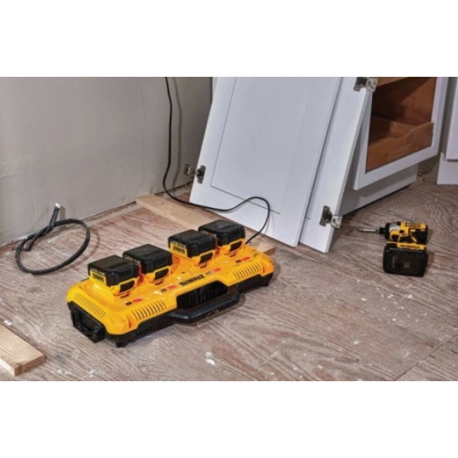 DEWALT CHARGER DCB104 4-PORTS XR 8A DEWALT CHARGER DCB104 4-PORTS XR 8A
