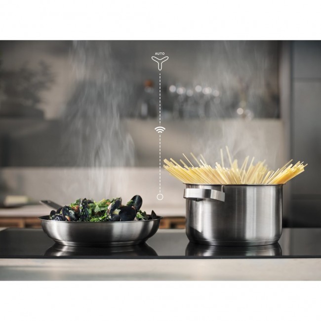 Electrolux EIS62453 Black Built-in 60 cm Zone induction hob 4 zone(s)