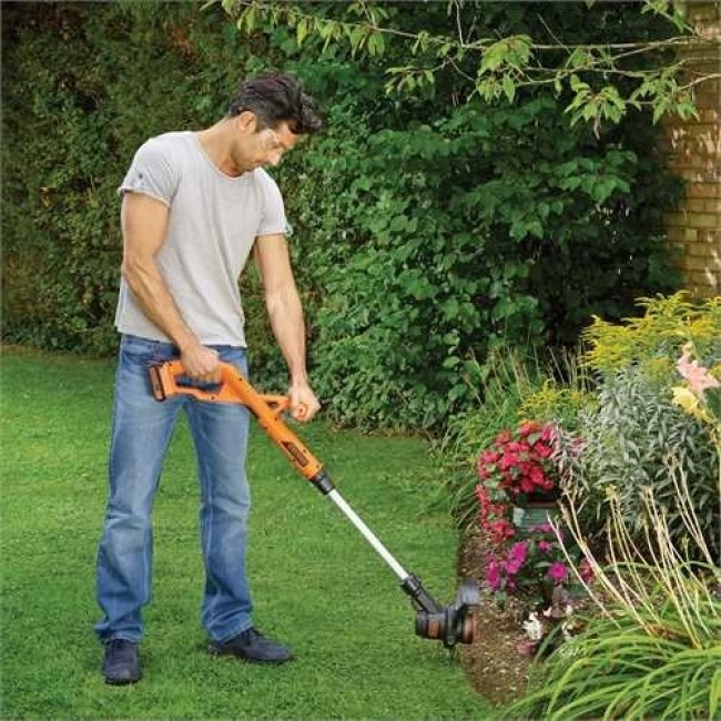Black & Decker ST182320 brush cutter/string trimmer Battery Black, Orange