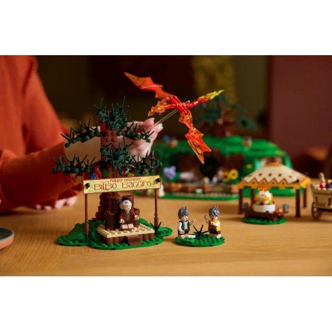 LEGO ICONS 10354 The Lord of the Rings: Shire LEGO ICONS 10354 The Lord of the Rings: Shire