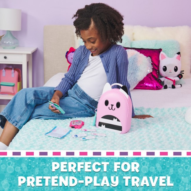 Gabby's Dollhouse , Gabby Girl On-The-Go Travel Set, Pretend Play Travel Toys, Toy Passport, Toy Phone and Compass Charm, Kids Toys for Girls & Boys 3+