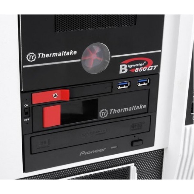 Thermaltake ST0026Z drive bay panel 2.5/3.5 Thermaltake ST0026Z drive bay panel 2.5/3.5