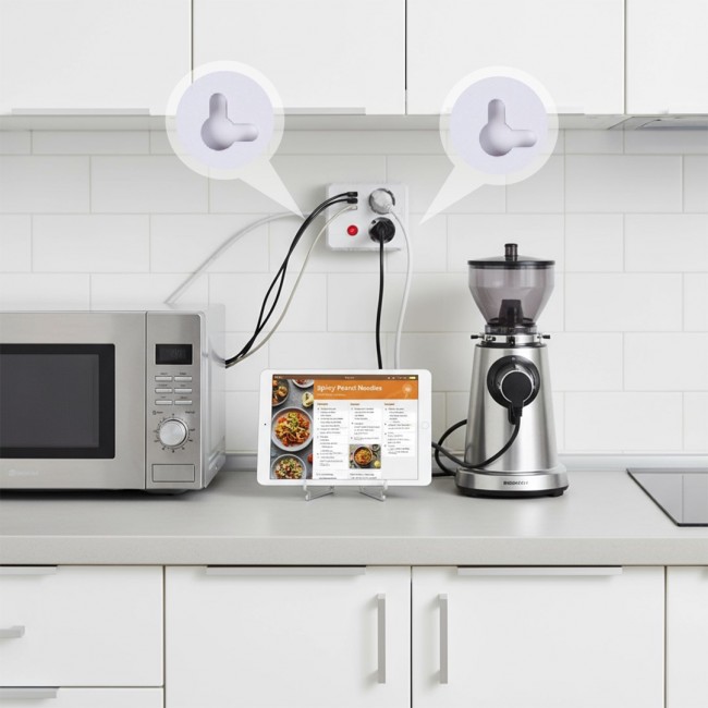 Maclean power strip, extension cord 2 sockets + 3xUSB, 110-240V AC 50/60Hz, 2.1A max 2500W, 1.5m, white, MCE387 W Maclean power strip, extension cord 2 sockets + 3xUSB, 110-240V AC 50/60Hz, 2.1A max 2500W, 1.5m, white, MCE387 W