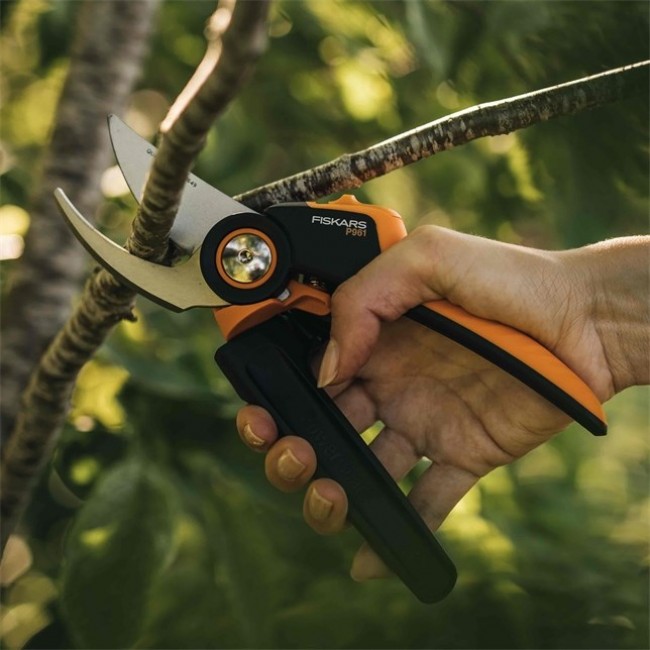 FISKARS SCISSOR PRUNING SHEARS X-SERIES L P961