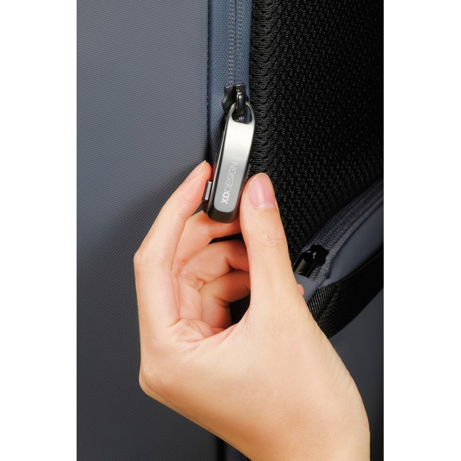 XD DESIGN ANTI-THEFT BACKPACK BOBBY EDGE NAVY P/N: P706.2505 XD DESIGN ANTI-THEFT BACKPACK BOBBY EDGE NAVY P/N: P706.2505