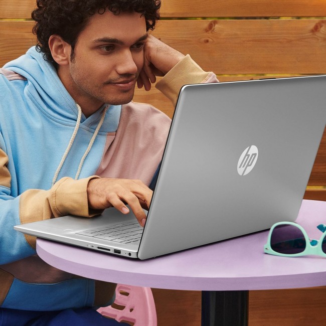 HP 17-CN2068CL i5-1235U Notebook 43.9 cm (17.3 HP 17-CN2068CL i5-1235U Notebook 43.9 cm (17.3