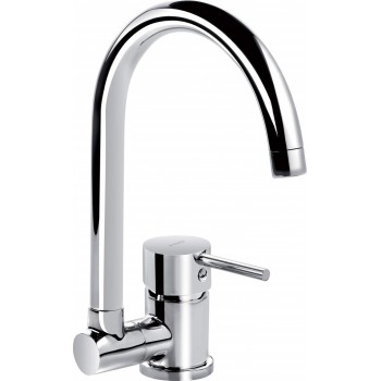 Kitchen faucet with foldable spout