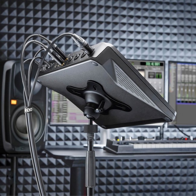 R DE VESA Mount - adjustable fixing system