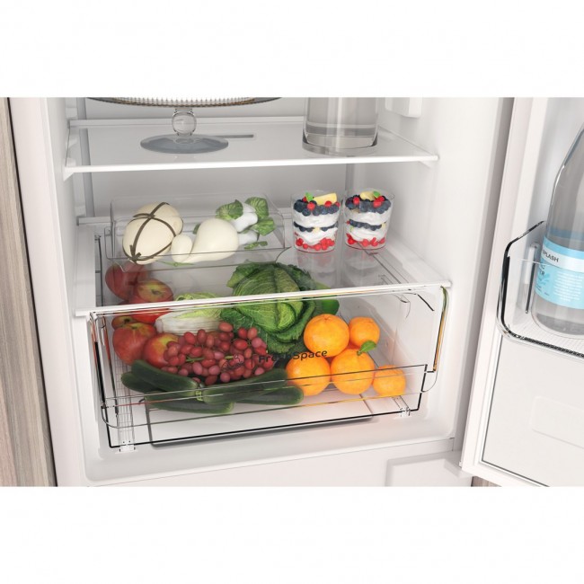 Indesit INC18 T311 fridge-freezer Built-in 250 L F White