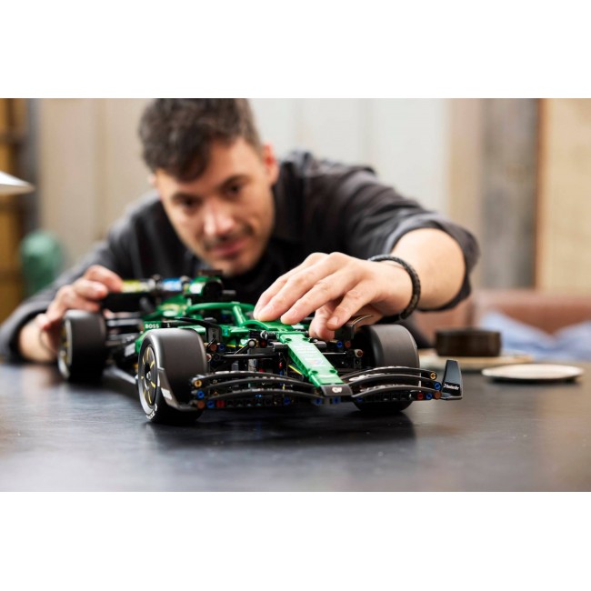 LEGO TECHNIC 42240 Aston Martin Aramco AMR25 F1
