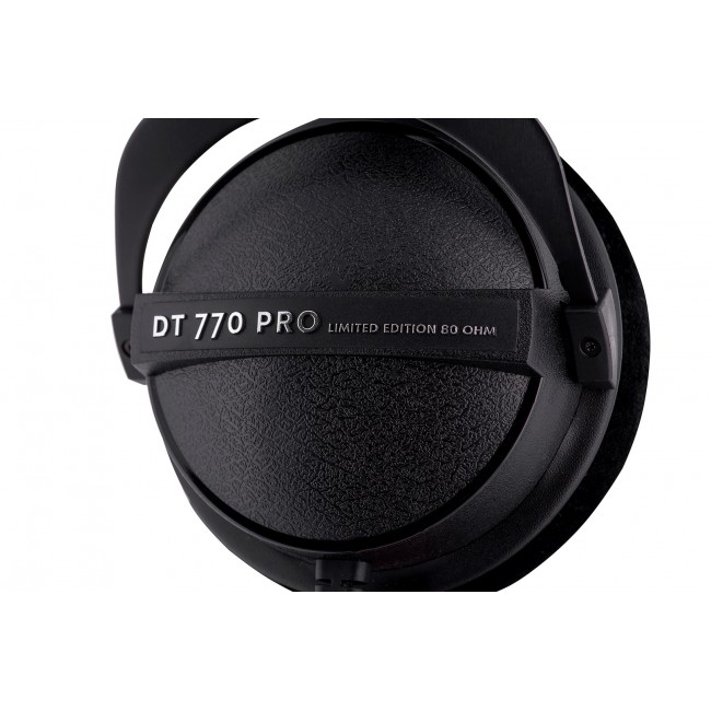 Beyerdynamic DT 770 Pro Black Limited Edition - closed studio headphones Beyerdynamic DT 770 Pro Black Limited Edition - closed studio headphones