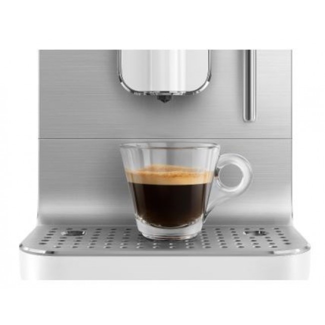 Smeg Collection Espresso Coffee Machine BCC12WHMEU White Smeg Collection Espresso Coffee Machine BCC12WHMEU White