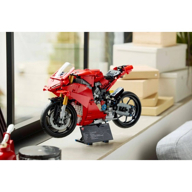 LEGO TECHNIC 42202 Ducati Panigale V4 S Motorcycle