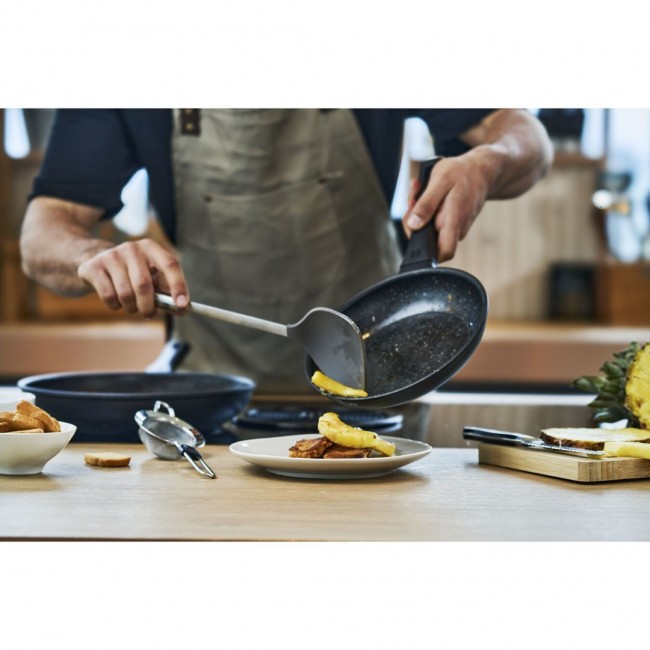 Zwilling Pro Silicone Wok Spatula - 37 cm Zwilling Pro Silicone Wok Spatula - 37 cm