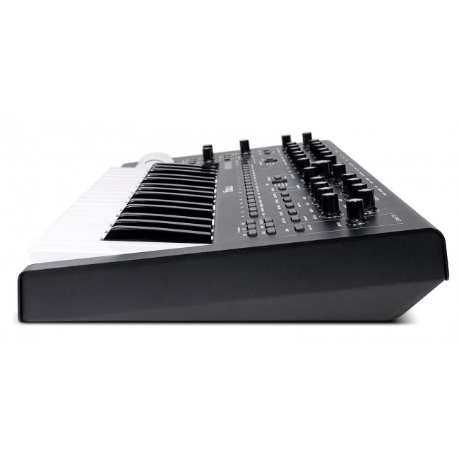 MOOG Messenger - a monophonic analog keyboard synthesizer MOOG Messenger - a monophonic analog keyboard synthesizer