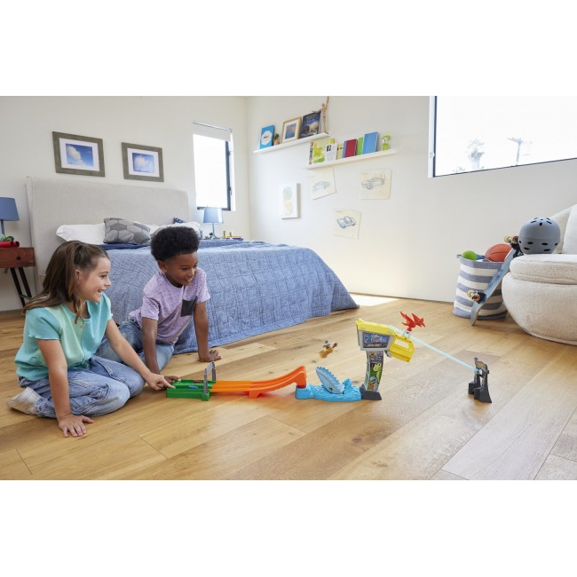 Hot Wheels Racer Verse RacerVerse Jurassic World Blue s Raptor Rush Track Set with 2 Toy Die-Cast Vehicles Hot Wheels Racer Verse RacerVerse Jurassic World Blue s Raptor Rush Track Set with 2 Toy Die-Cast Vehicles