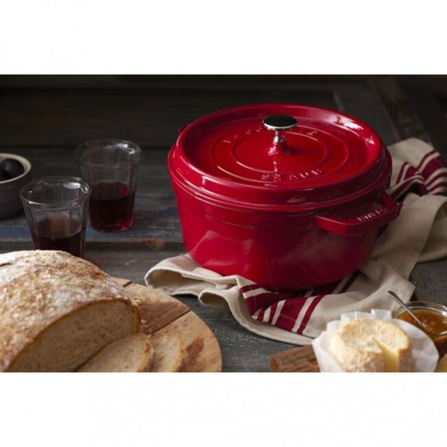 Staub Round Cast Iron Pot - 3.8 ltr, Red Staub Round Cast Iron Pot - 3.8 ltr, Red
