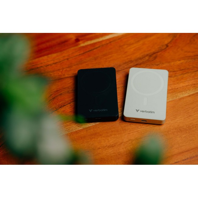 Verbatim Charge 'n' Go Essentials Magnetic Wireless Power Bank 10000 mAh Black