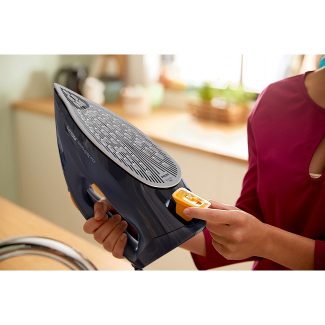 Philips 7000 series DST7060/20 HV Steam Iron Blue/Yellow Philips 7000 series DST7060/20 HV Steam Iron Blue/Yellow