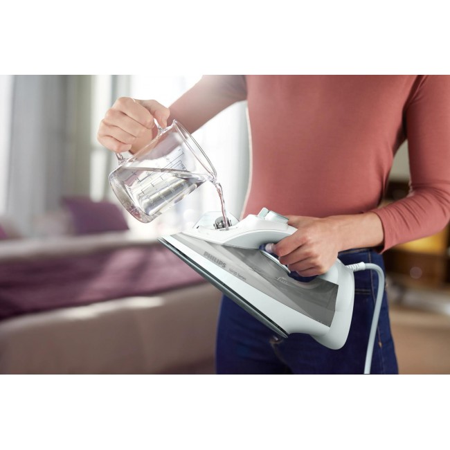 Philips 5000 series DST5010/10 iron Steam iron SteamGlide Plus soleplate 2400 W Grey, White