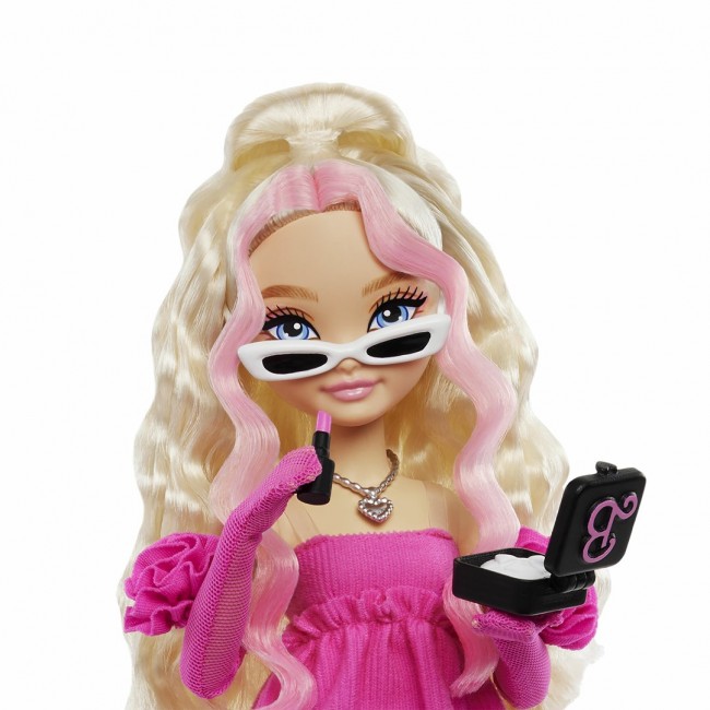 Barbie Dream Besties Malibu Fashion Doll with 8 Makeup & Hair Themed Accessories Barbie Dream Besties Malibu Fashion Doll with 8 Makeup & Hair Themed Accessories