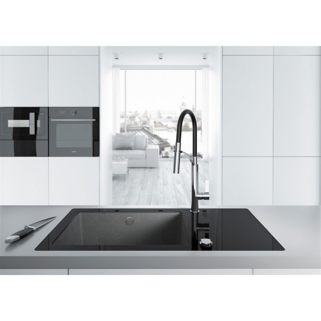 Kitchen faucet with pull-out spout