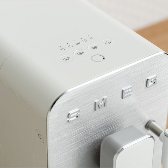 Smeg Collection Espresso Coffee Machine BCC12WHMEU White Smeg Collection Espresso Coffee Machine BCC12WHMEU White