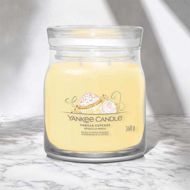 Scented candle YANKEE CANDLE VANILLA CUPCAKE 368 g medium