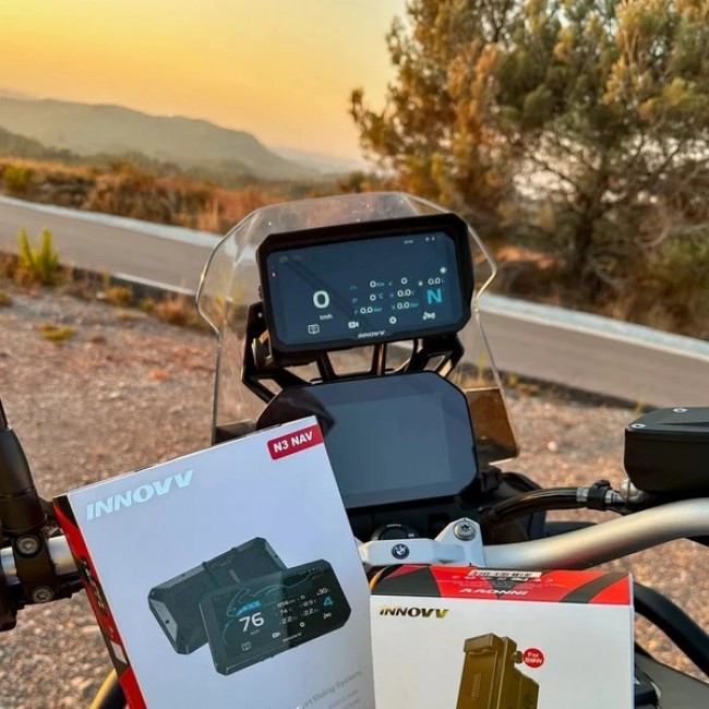 INNOVV N3 Quick-Release Smart Display Universal: a universal motorcycle display with quick-release mounting, CarPlay, cameras and TPMS