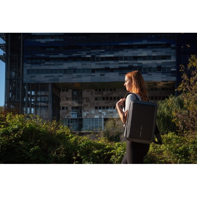 XD DESIGN ANTI-THEFT BACKPACK / BRIEFCASE BOBBY BIZZ 2.0 GREY P/N: P705.922 XD DESIGN ANTI-THEFT BACKPACK / BRIEFCASE BOBBY BIZZ 2.0 GREY P/N: P705.922