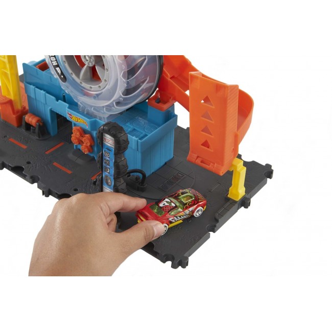 Hot Wheels City Super Twist Tyre Shop Playset and Car