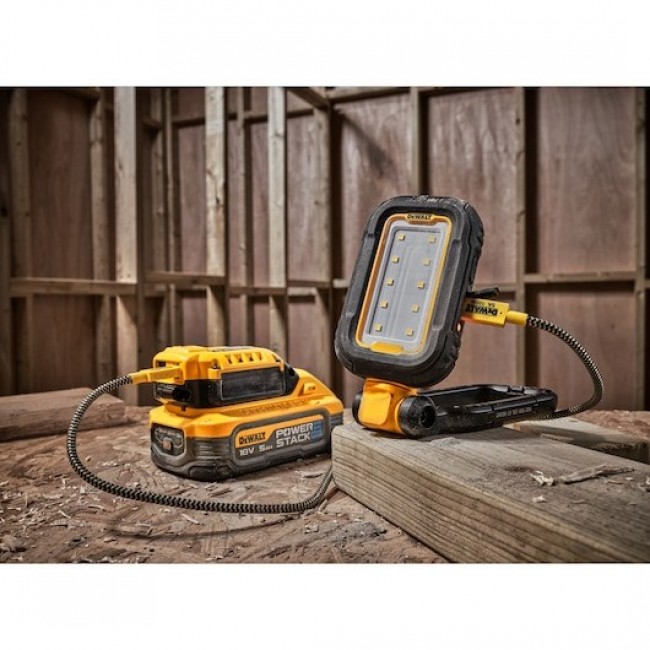 DEWALT. LED LAMP 18V TRIPOD DCL079 1-2.2m DEWALT. LED LAMP 18V TRIPOD DCL079 1-2.2m