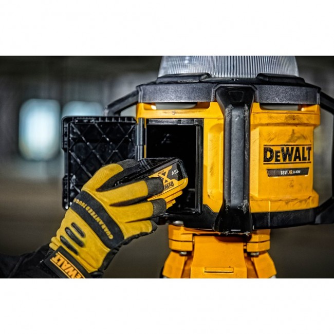DeWalt cordless construction spotlight DeWalt cordless construction spotlight