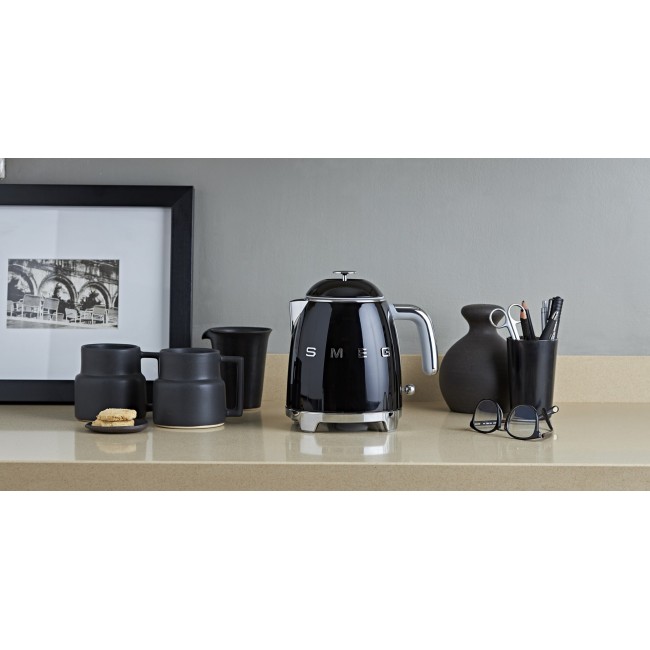 SMEG Kettle (KLF05BLEU) mini 0.8L black Schwarz