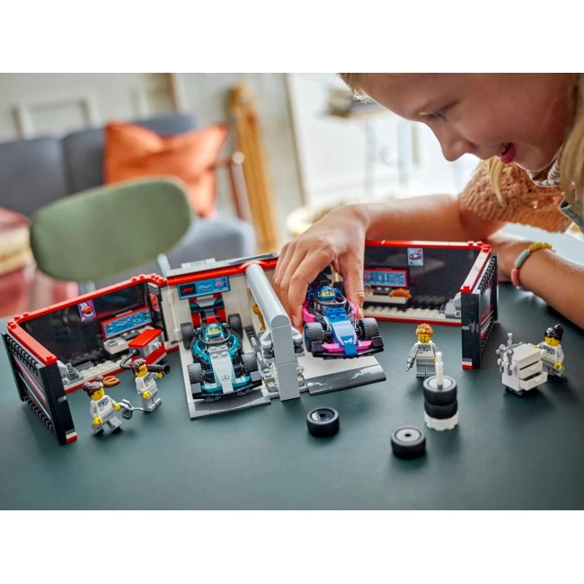 LEGO CITY 60444 F1 Garage & Mercedes-AMG & Alpine Cars LEGO CITY 60444 F1 Garage & Mercedes-AMG & Alpine Cars