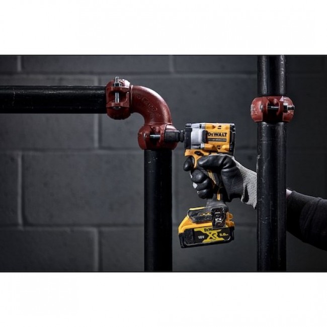 DeWALT DCF922P2T-QW power wrench 2500 RPM 610 N m DeWALT DCF922P2T-QW power wrench 2500 RPM 610 N m